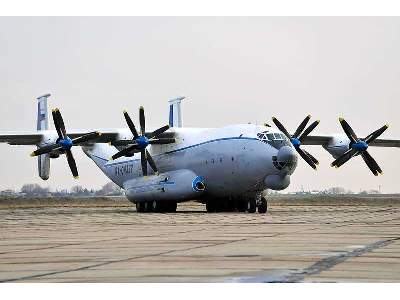 Antonov An-22 Antaeus Russian heavy transport aircraft, late ver - image 5