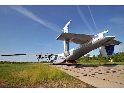 Antonov An-22 Antaeus Russian heavy transport aircraft, late ver - image 11