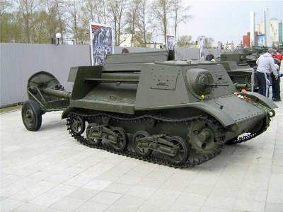 Russian armoured artillery tractor T-20 Komsomolets - image 2