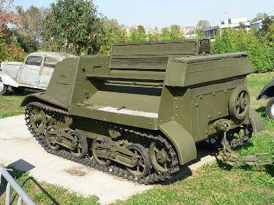 Russian armoured artillery tractor T-20 Komsomolets - image 4