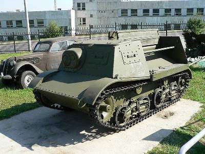 Russian armoured artillery tractor T-20 Komsomolets - image 9