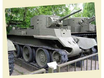 BT-7 Russian light tank, model 1935, early version - image 3