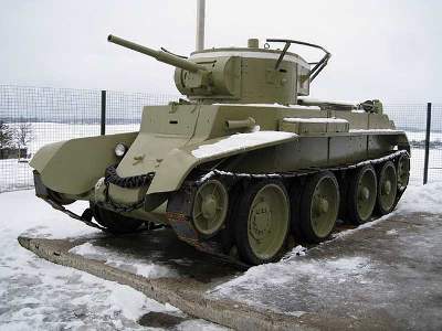 BT-7 Russian light tank, model 1935, early version - image 18