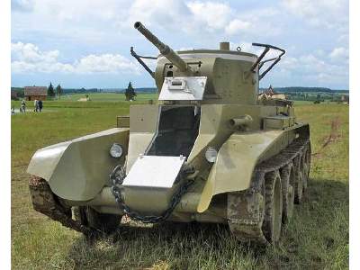 BT-7 Russian light tank, model 1935, late version - image 17