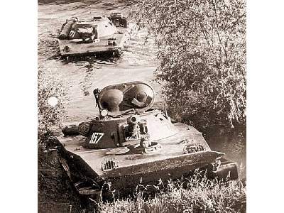 PT-76B Russian amphibious light tank - image 7