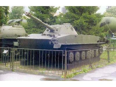 PT-76B Russian amphibious light tank - image 9