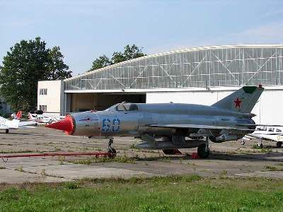 Mikoyan-Gurevich 21SMT Russian jet fighter - image 3