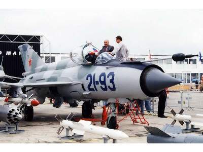 Mikoyan-Gurevich 21-93 Russian tactical jet fighter - image 2