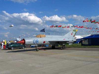 Mikoyan-Gurevich 21-93 Russian tactical jet fighter - image 4