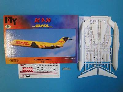 McDonnell Douglas DC 9-30 DHL - image 2