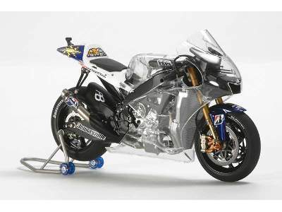 Yamaha YZR-M1 Full View Fiat Yamaha Team                         - image 2