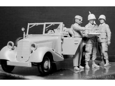 Sd. Kfz. 1 Type 170 VK + US Paratroopers and civilians - image 20