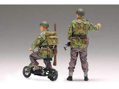 British Paratroopers - w/Small Motorcycle - image 3