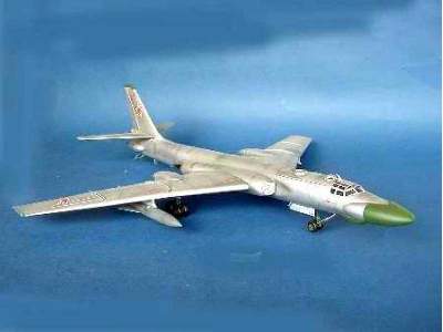 Tu-16J-10 Badger C - image 3