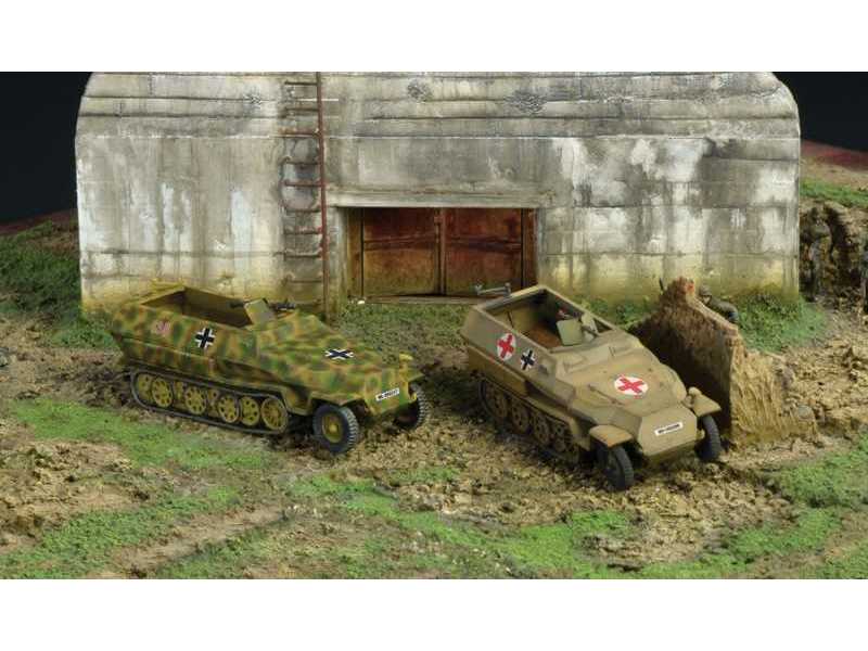 Sd.Kfz. 251/1 Ausf. C - 2 fast assembly models - image 1