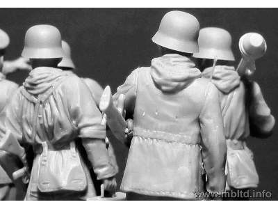 Let's stop them here! German Military Men, 1945 - image 4