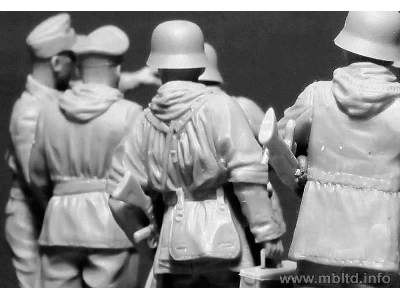 Let's stop them here! German Military Men, 1945 - image 5