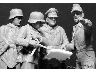 Let's stop them here! German Military Men, 1945 - image 8