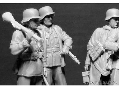 Let's stop them here! German Military Men, 1945 - image 14