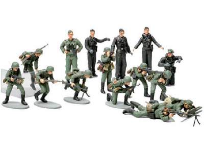 WWII German Infantry Set - 15 pcs. - image 1