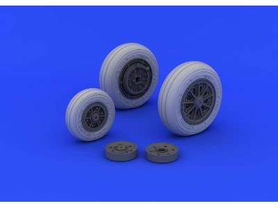 F-104 undercarriage wheels late 1/32 - Italeri - image 2