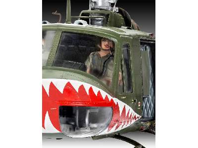 Bell UH-1  Huey - image 3