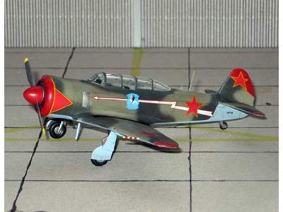 Yak-11 / C-11 Moose - image 3