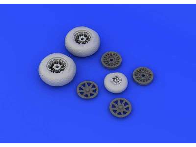 PBY-5A wheels 1/48 - Revell - image 3