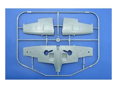 Spitfire Mk. VIII 1/48 - image 3