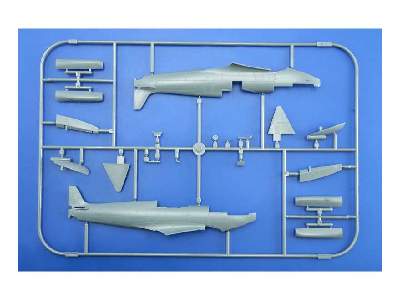 Spitfire Mk. VIII 1/48 - image 4