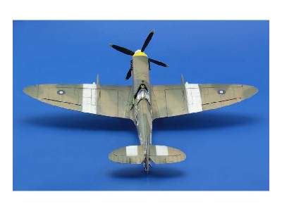 Spitfire Mk. VIII 1/48 - image 19