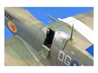 Spitfire Mk. VIII 1/48 - image 25
