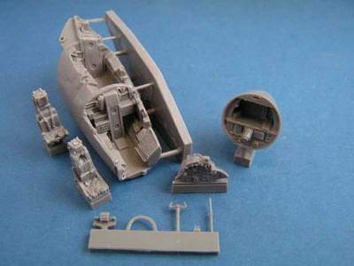 EE Canberra PR.9 Cokpit for pilot and navigator - Airfix - image 1