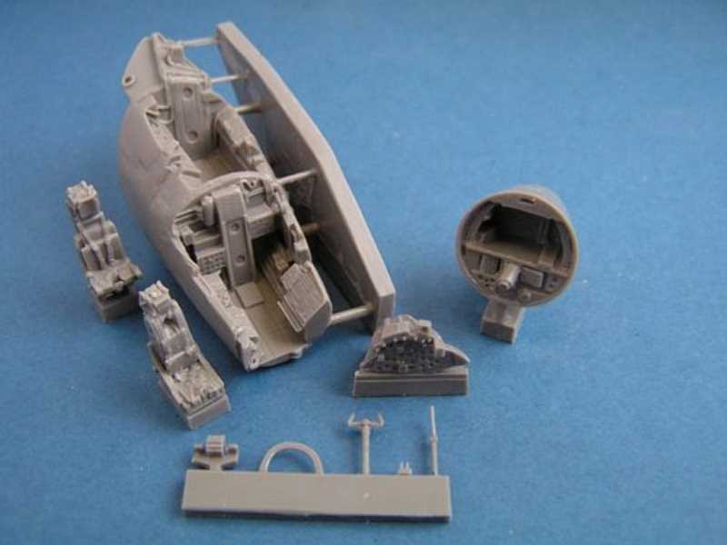 EE Canberra PR.9 Cokpit for pilot and navigator - Airfix - image 1 EE Canberra PR.9 Cokpit for pilot and navigator - Airfix - image 1
