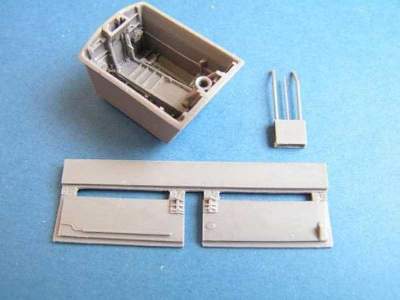 E. E. Canberra nose wheel bay for Airfix - image 1