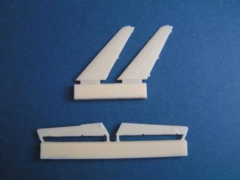 MiG-15bis/15UTI  horizontal tailplane  for HobbyBoss - image 1