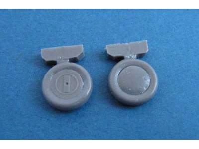 Gloster Gladiator wheels for Airfix - image 1