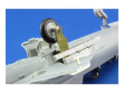 MiG-21UM exterior 1/48 - Trumpeter - image 4