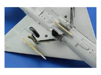 MiG-21UM exterior 1/48 - Trumpeter - image 6