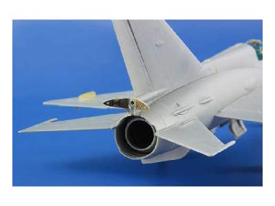 MiG-21UM exterior 1/48 - Trumpeter - image 9