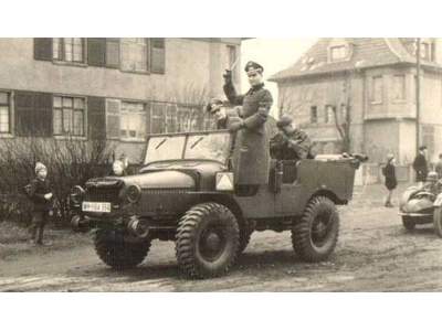 French WW2 Artillery tractor (4x4) V15T - image 9
