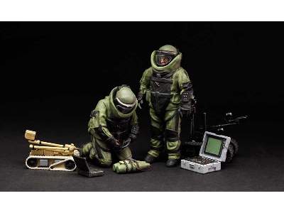 U.S. Explosive Ordnance Disposal Specialists & Robots - image 2