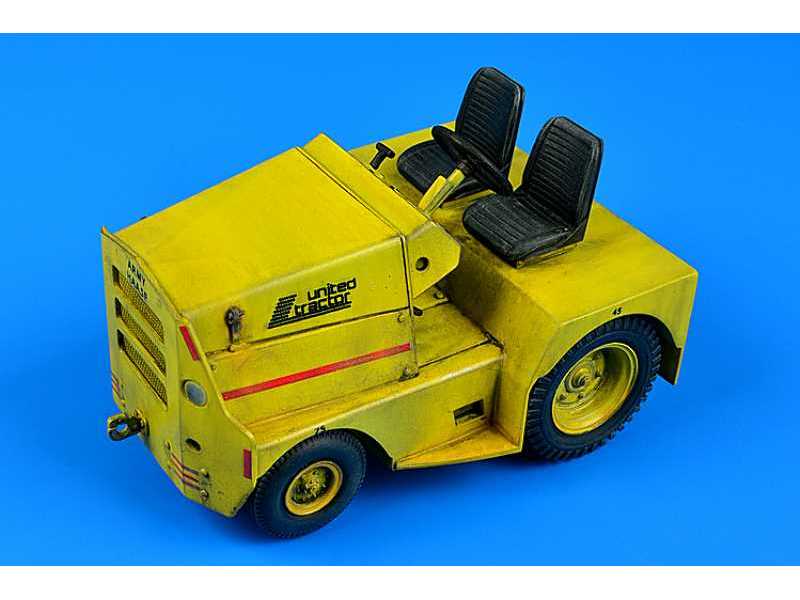 UNITED TRACTOR GC-340/SM340 tow tractor (dual mounting)  - image 1