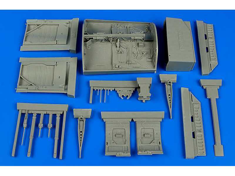 CF-104G Starfighter wheel bay - Italeri - image 1