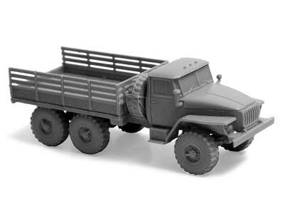Soviet army truck Ural 4320 - image 2