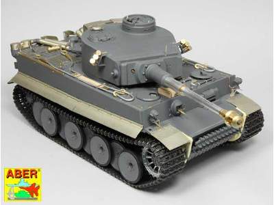 Pz.Kpfw. VI Ausf.E (Sd.Kfz.181) Tiger I s.PzAbt. 501 in Tunisia - image 2