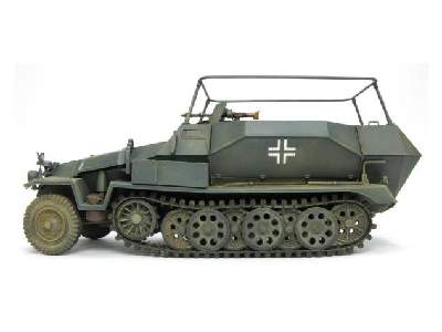 Sd. Kfz. 251/17 Ausf. C Funkwagen (Command Vegicle) - image 4