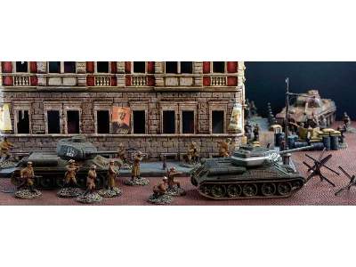 Battle of Berlin Diorama Set - image 6