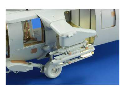 MH-60S exterior 1/35 - Academy Minicraft - image 4