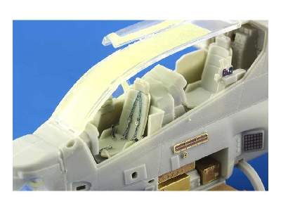 AH-1Z interior S. A. 1/48 - Kitty Hawk - image 3